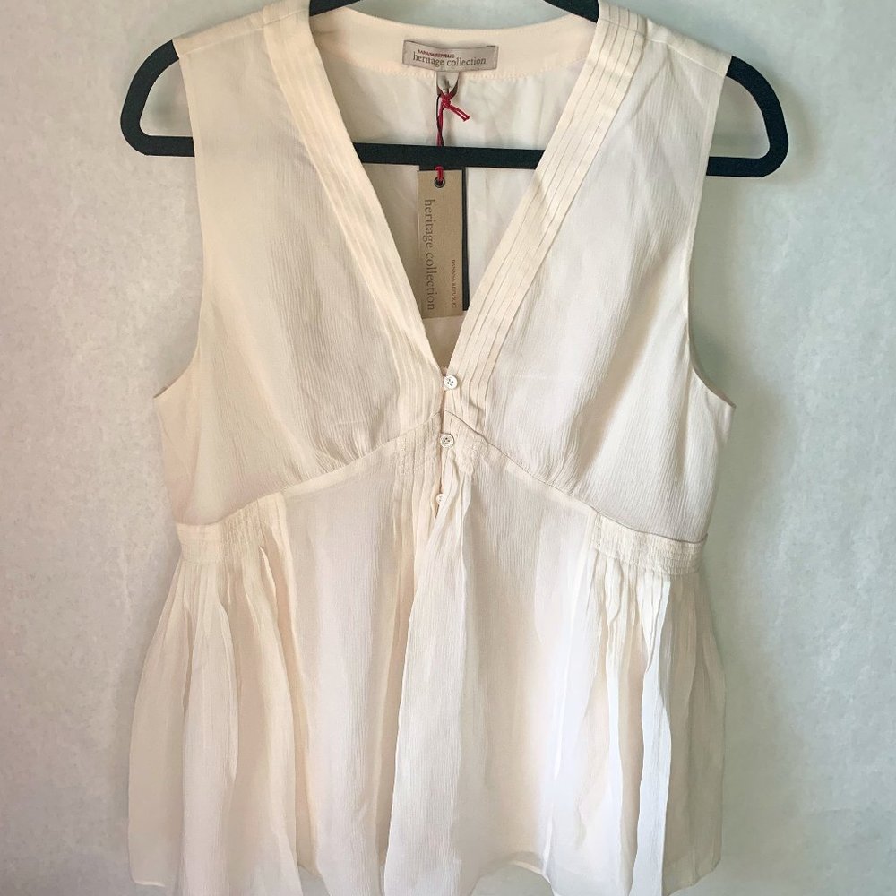 Banana Republic Heritage Collection cream silk sleeveless top. Size M. NWT